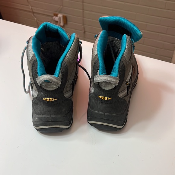 New gray and teal women’s keen hiking boots - Picture 4 of 10